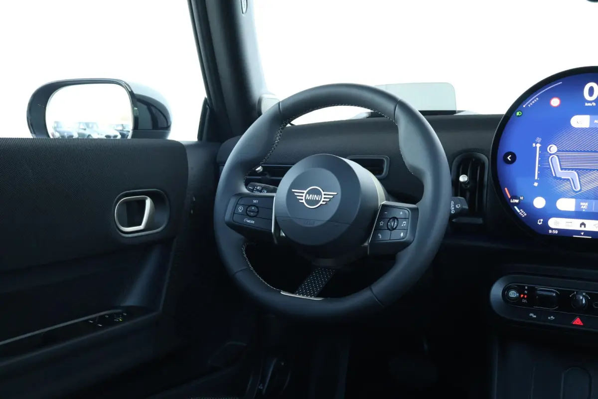 1.5 Cooper C Blackyard | Pano-dak | Harman Kardon | Elektrische stoelen met geheugen | Head-up display | Comfortacces | Stoelverwarming