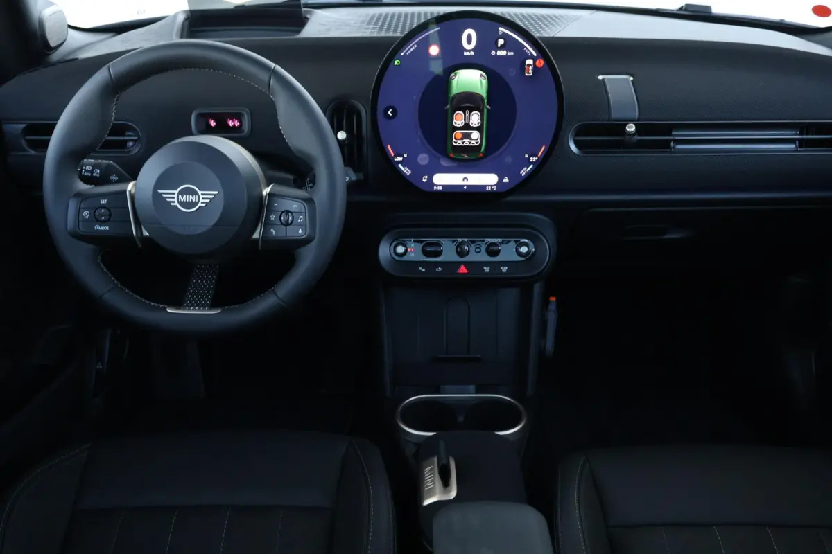 1.5 Cooper C Blackyard | Pano-dak | Harman Kardon | Elektrische stoelen met geheugen | Head-up display | Comfortacces | Stoelverwarming