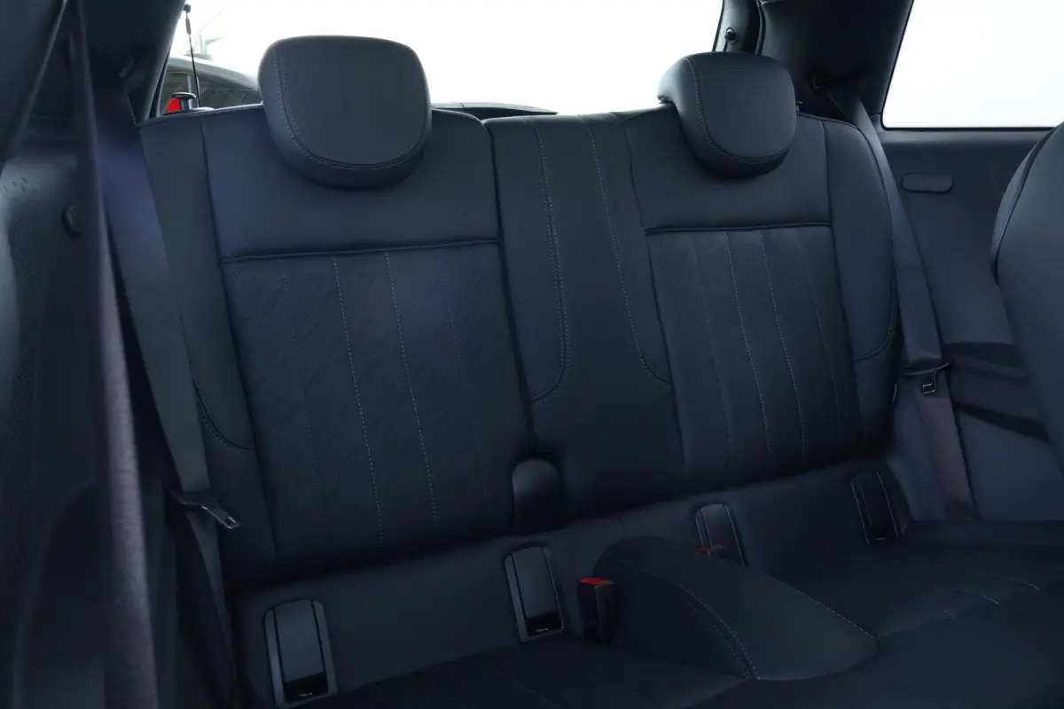 1.5 Cooper C Blackyard | Pano-dak | Harman Kardon | Elektrische stoelen met geheugen | Head-up display | Comfortacces | Stoelverwarming