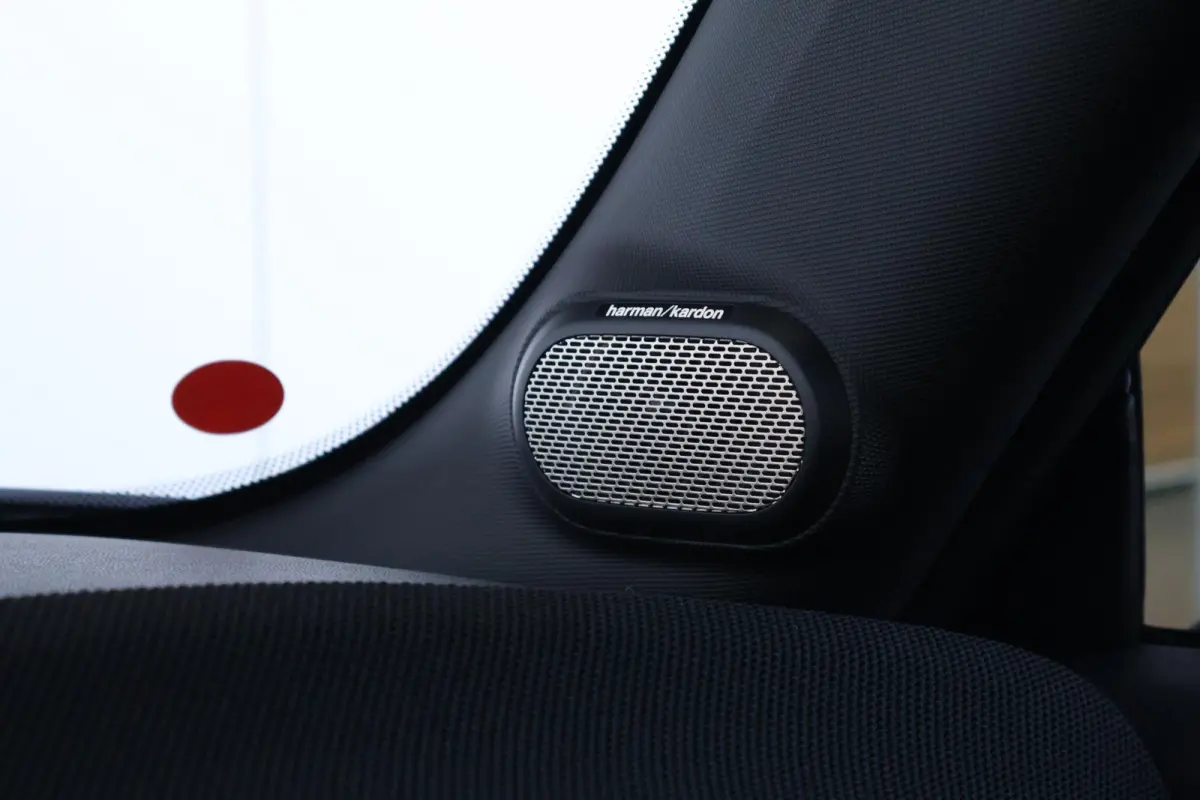 1.5 Cooper C Blackyard | Pano-dak | Harman Kardon | Elektrische stoelen met geheugen | Head-up display | Comfortacces | Stoelverwarming