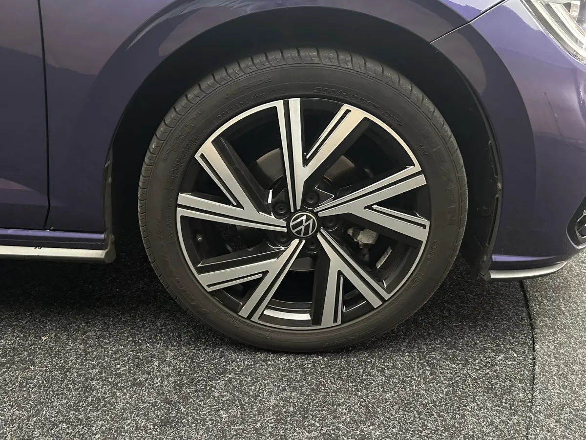 1.0 TSI R-Line Business IQ VIRTUAL PANORAMA DEALER GARANTIE 110PK