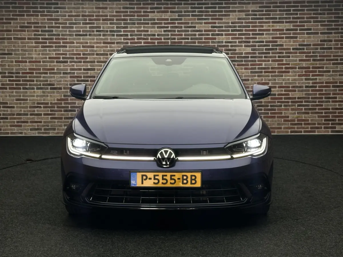 1.0 TSI R-Line Business IQ VIRTUAL PANORAMA DEALER GARANTIE 110PK