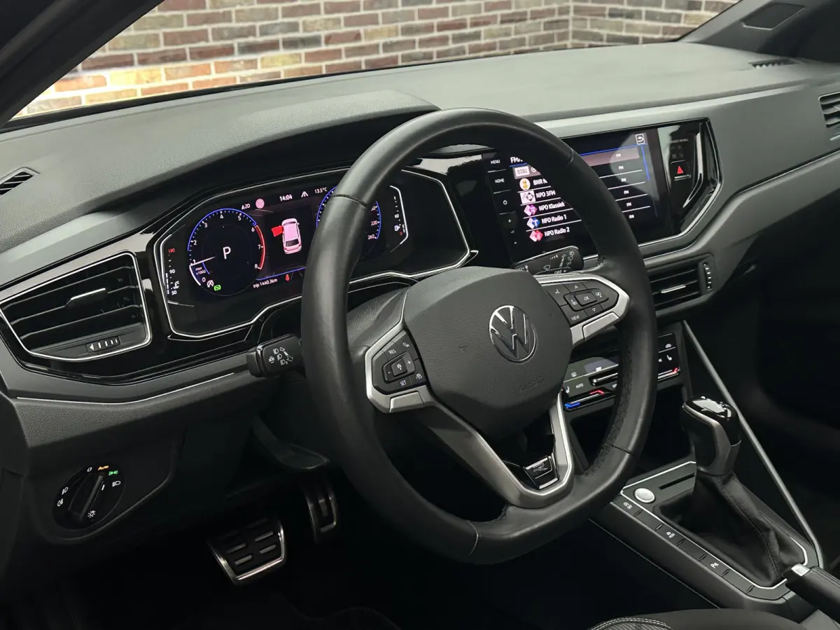 1.0 TSI R-Line Business IQ VIRTUAL PANORAMA DEALER GARANTIE 110PK
