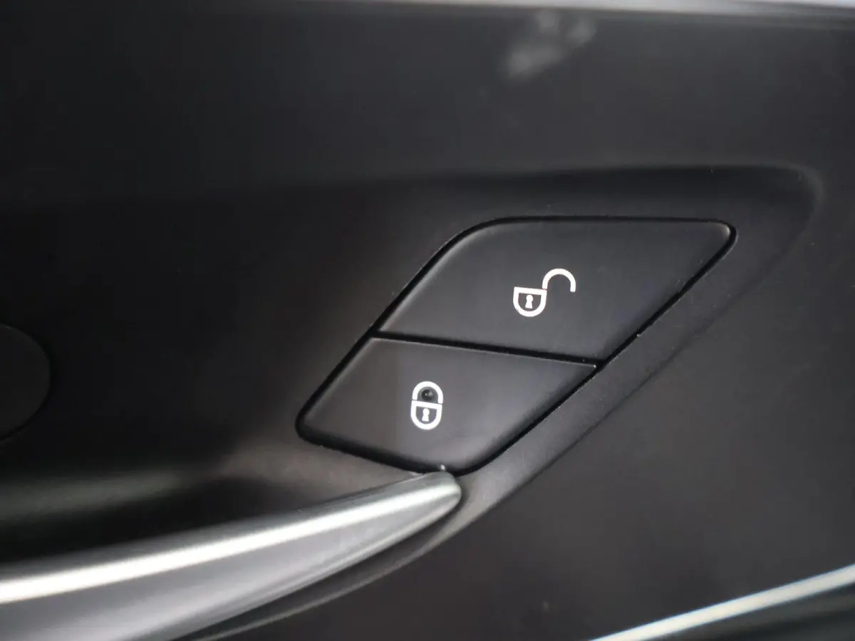 116 CDI L2 Pro | Bumpers in Kleur | Digitale Radio | Spiegelpakket | Klasse 3 Alarmsysteem | Stoelverwarming | Parkeerpakket met Camera | Dodehoekassistent | Comfortstoel Bestuurder | Bijrij