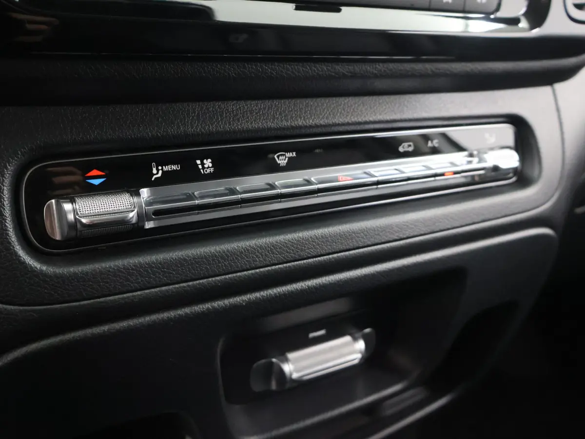 116 CDI L2 Pro | Bumpers in Kleur | Digitale Radio | Spiegelpakket | Klasse 3 Alarmsysteem | Stoelverwarming | Parkeerpakket met Camera | Dodehoekassistent | Comfortstoel Bestuurder | Bijrij