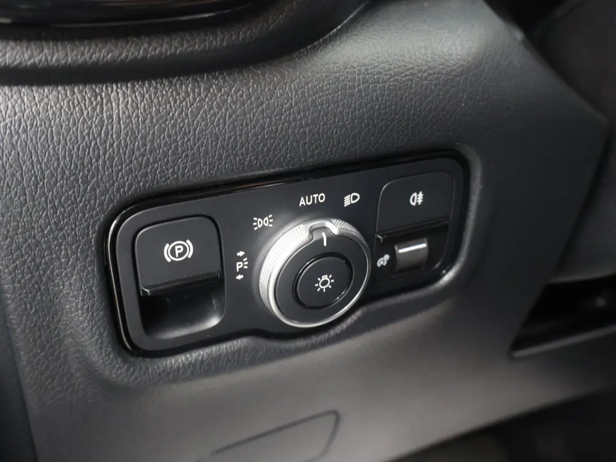 116 CDI L2 Pro | Bumpers in Kleur | Digitale Radio | Spiegelpakket | Klasse 3 Alarmsysteem | Stoelverwarming | Parkeerpakket met Camera | Dodehoekassistent | Comfortstoel Bestuurder | Bijrij