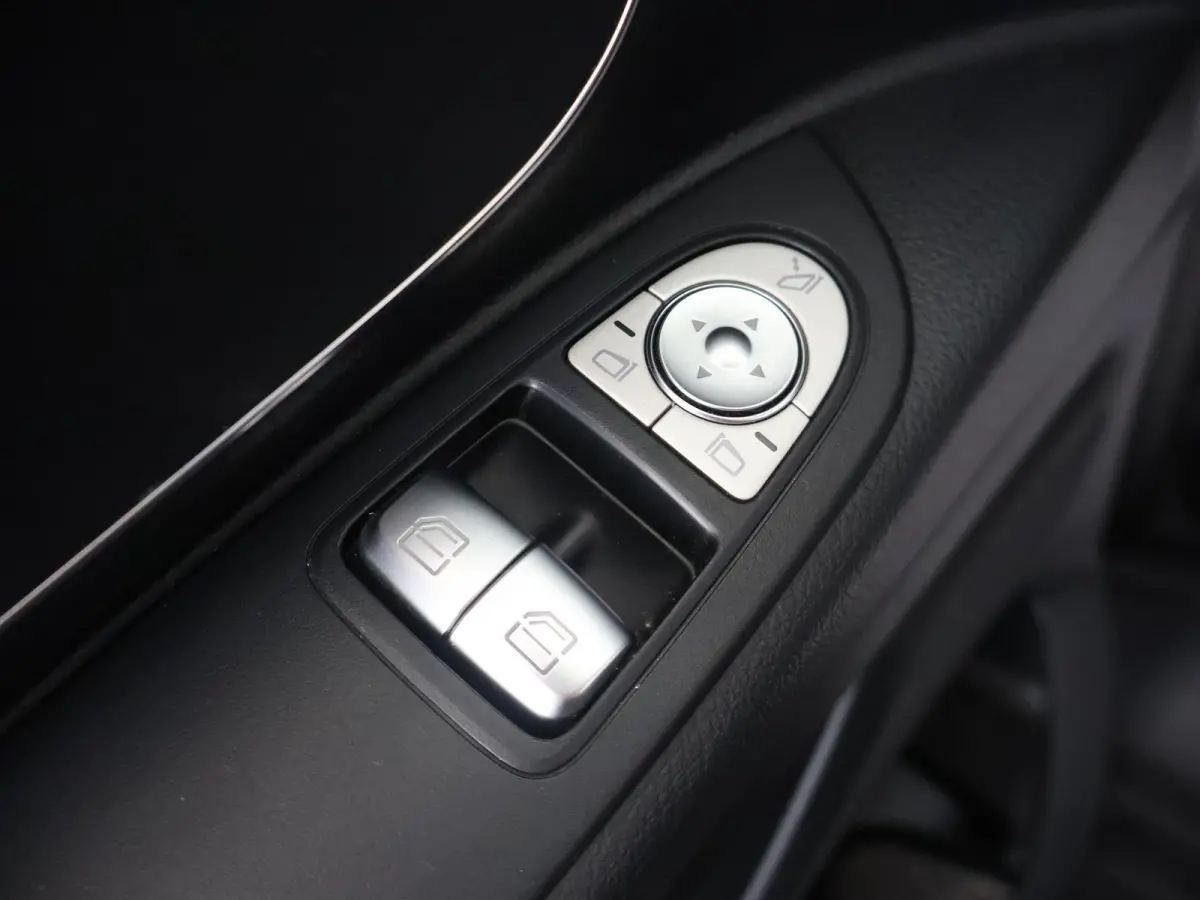 116 CDI L2 Pro | Bumpers in Kleur | Digitale Radio | Spiegelpakket | Klasse 3 Alarmsysteem | Stoelverwarming | Parkeerpakket met Camera | Dodehoekassistent | Comfortstoel Bestuurder | Bijrij
