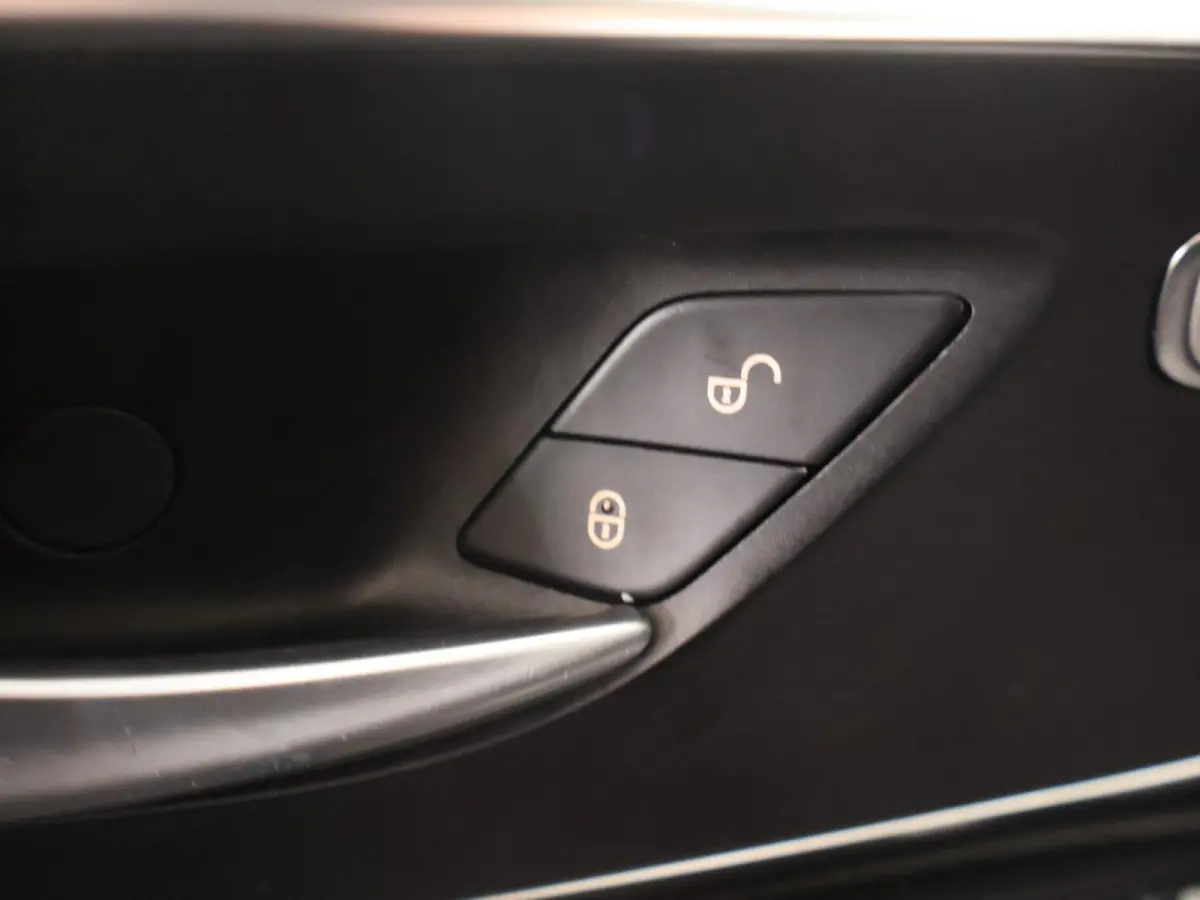 114 CDI L2 | Marge Incl. BTW & BPM| | Navigatie | Dakrailing | Parkeerpakket | LED Koplampen | Stoelverwarming Bestuurder | Bijrijdersbank | Airco | Cruisecontrol | Trekhaak 2500kg | 2x Schu