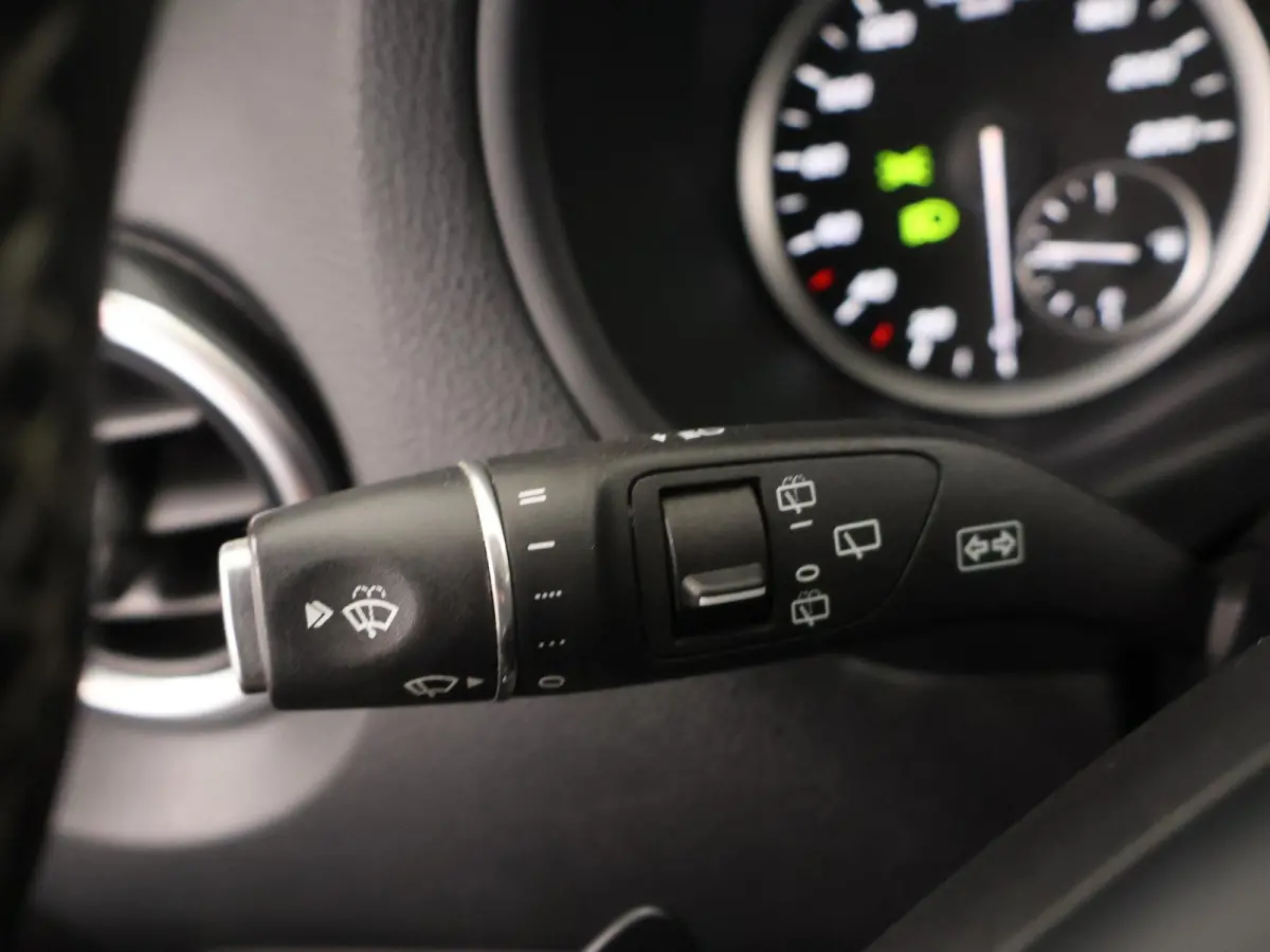 114 CDI L2 | Marge Incl. BTW & BPM| | Navigatie | Dakrailing | Parkeerpakket | LED Koplampen | Stoelverwarming Bestuurder | Bijrijdersbank | Airco | Cruisecontrol | Trekhaak 2500kg | 2x Schu