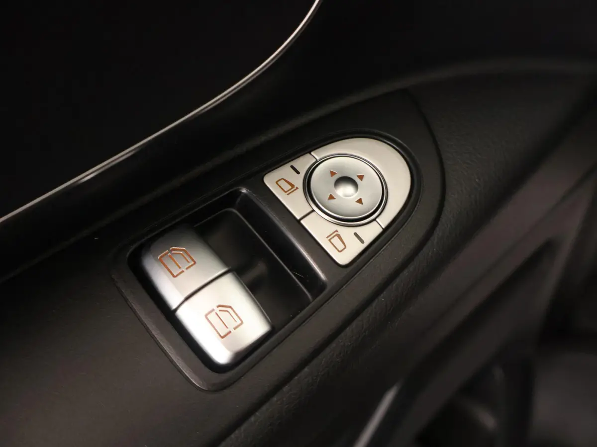 114 CDI L2 | Marge Incl. BTW & BPM| | Navigatie | Dakrailing | Parkeerpakket | LED Koplampen | Stoelverwarming Bestuurder | Bijrijdersbank | Airco | Cruisecontrol | Trekhaak 2500kg | 2x Schu