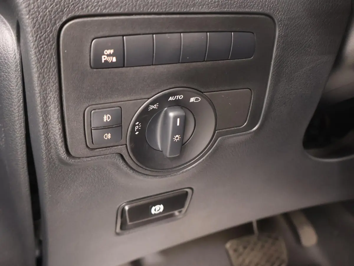 114 CDI L2 | Marge Incl. BTW & BPM| | Navigatie | Dakrailing | Parkeerpakket | LED Koplampen | Stoelverwarming Bestuurder | Bijrijdersbank | Airco | Cruisecontrol | Trekhaak 2500kg | 2x Schu