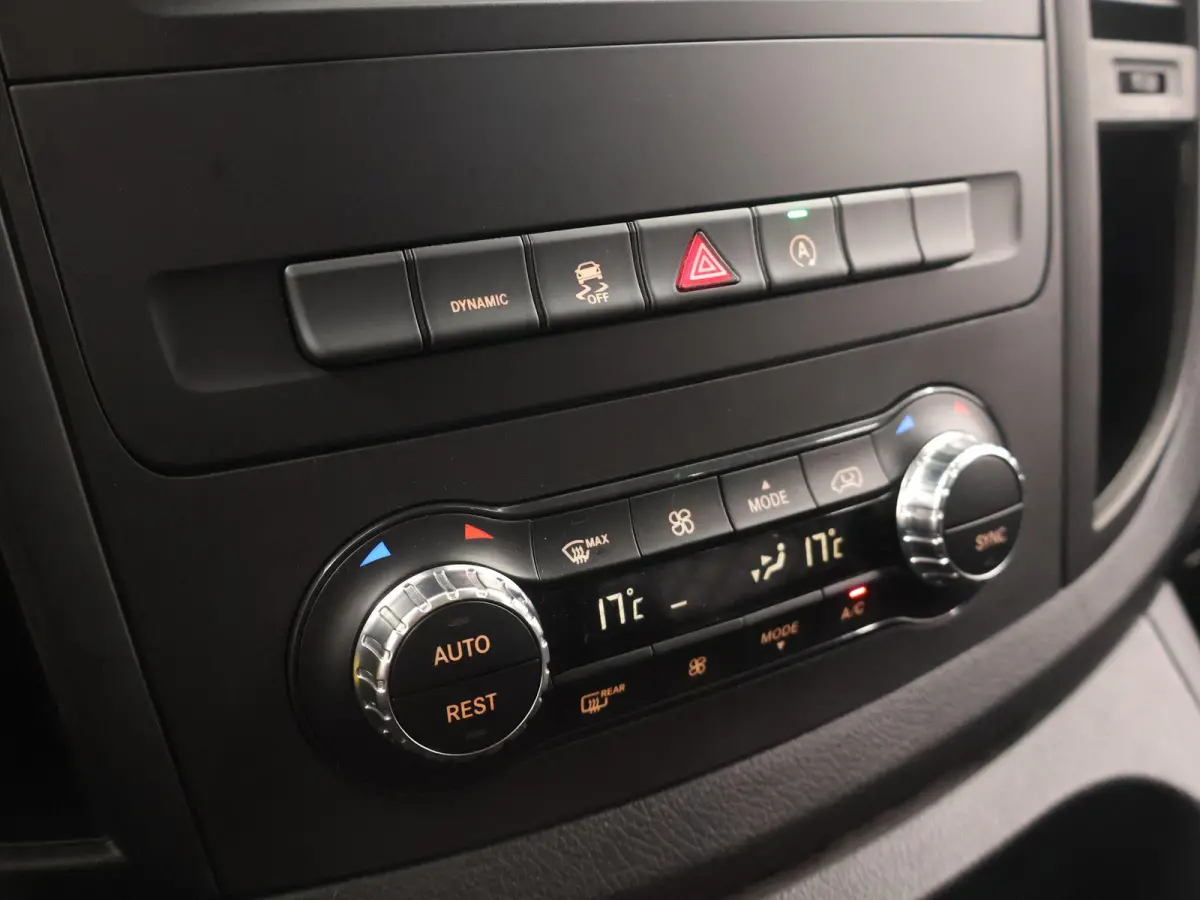 114 CDI L2 | Marge Incl. BTW & BPM| | Navigatie | Dakrailing | Parkeerpakket | LED Koplampen | Stoelverwarming Bestuurder | Bijrijdersbank | Airco | Cruisecontrol | Trekhaak 2500kg | 2x Schu