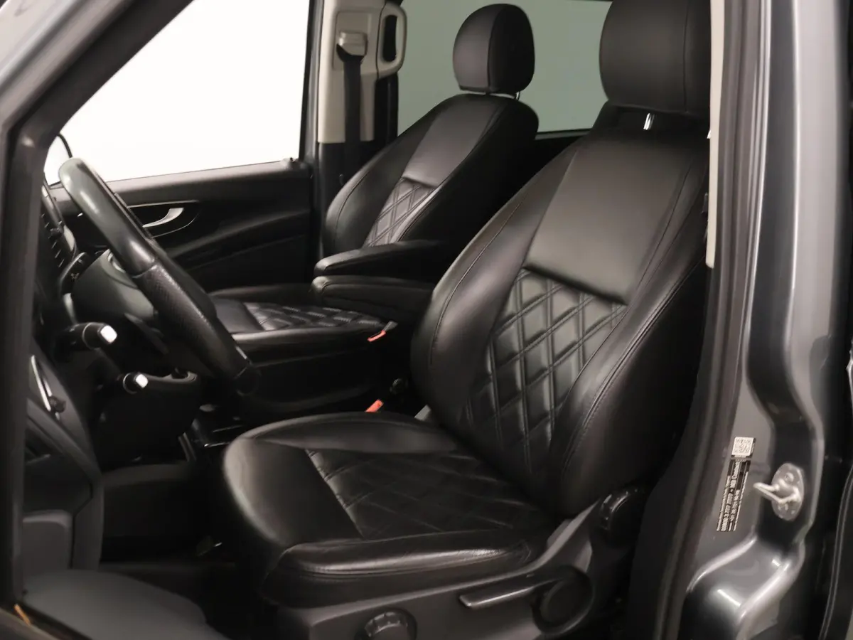114 CDI L2 | Marge Incl. BTW & BPM| | Navigatie | Dakrailing | Parkeerpakket | LED Koplampen | Stoelverwarming Bestuurder | Bijrijdersbank | Airco | Cruisecontrol | Trekhaak 2500kg | 2x Schu