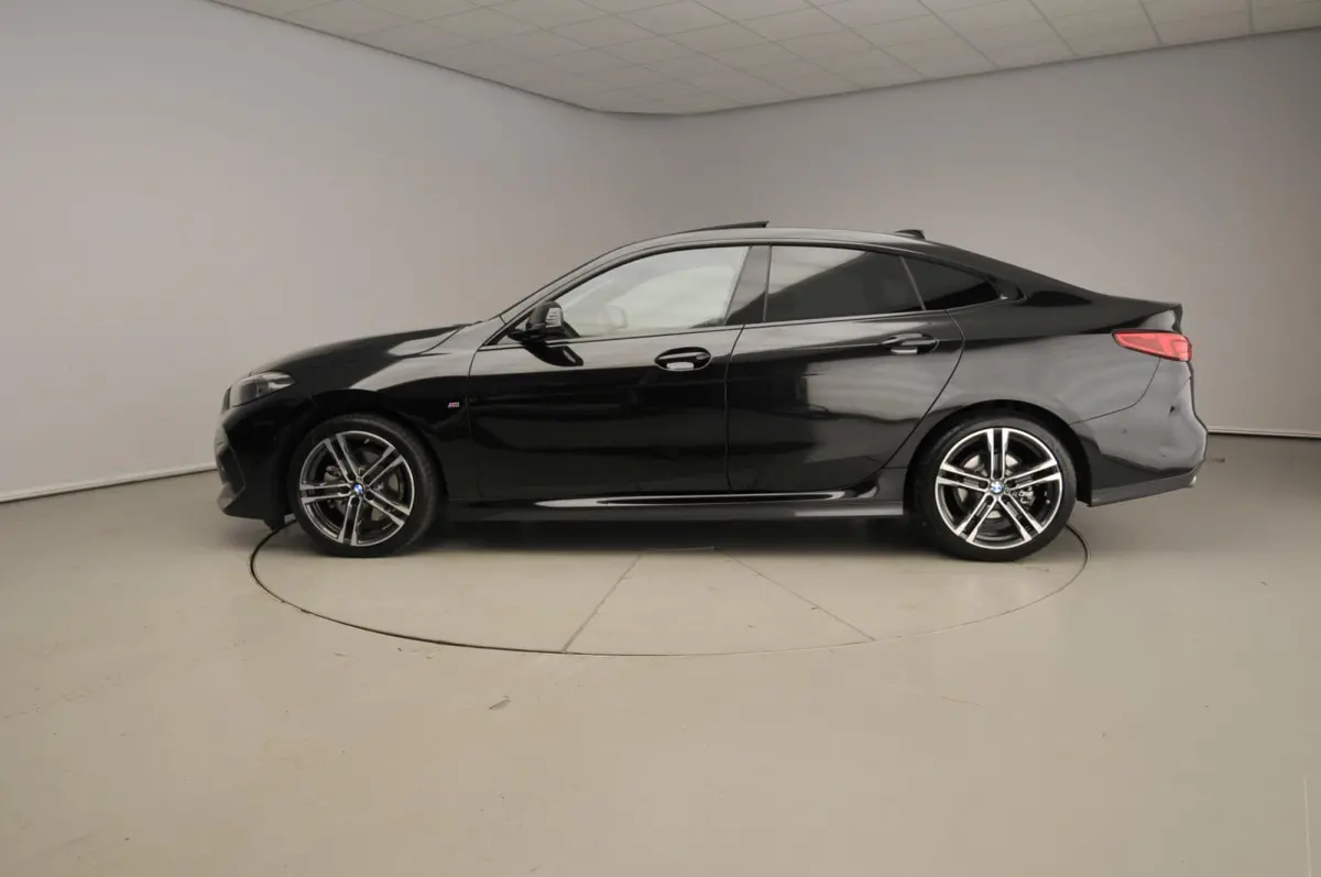 218i | M-Sportpakket | LED | Navigatie | Panoramadak | Sportstoelen | Sportonderstel | DAB | Alu 18 inch