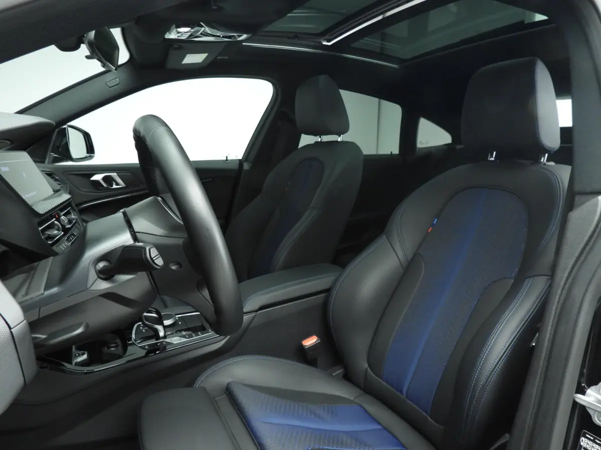 218i | M-Sportpakket | LED | Navigatie | Panoramadak | Sportstoelen | Sportonderstel | DAB | Alu 18 inch