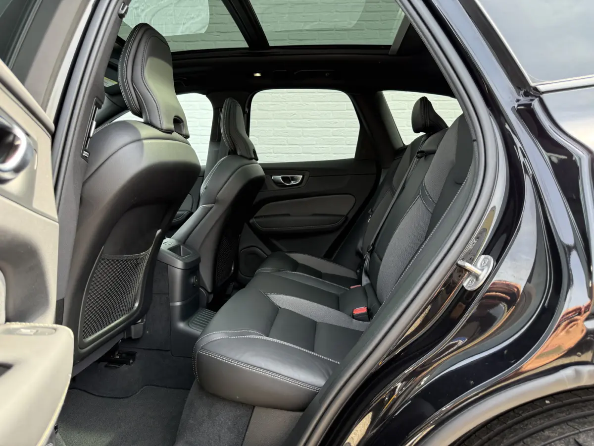 2.0 T8 Plug-in hybrid AWD Ultra Black Edition | Trekhaak | Pano | Pilot Assist | Dodehoek | 21 inch