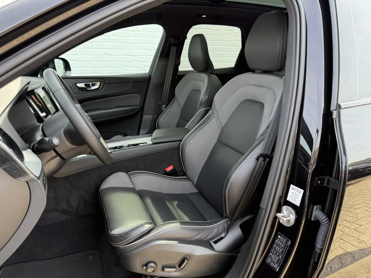2.0 T8 Plug-in hybrid AWD Ultra Black Edition | Trekhaak | Pano | Pilot Assist | Dodehoek | 21 inch