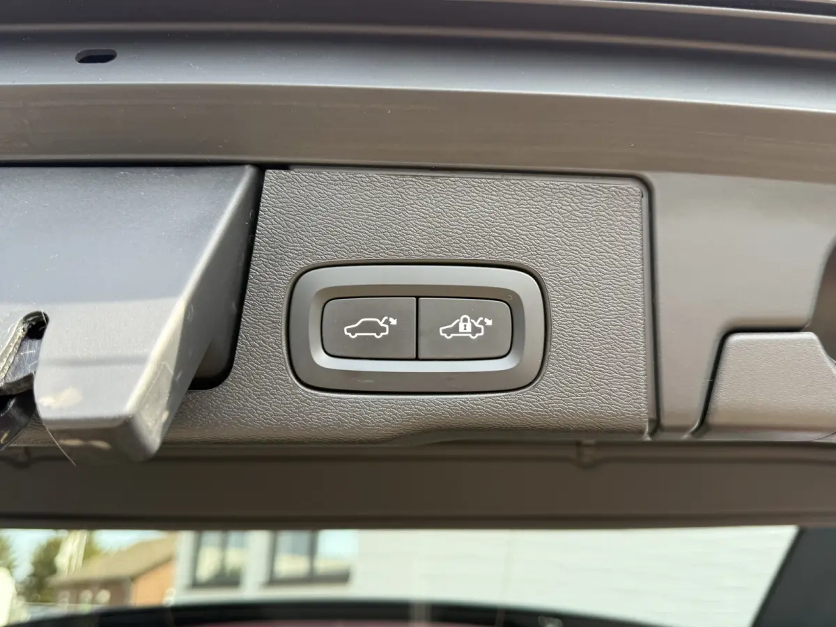 2.0 T8 Plug-in hybrid AWD Ultra Black Edition | Trekhaak | Pano | Pilot Assist | Dodehoek | 21 inch