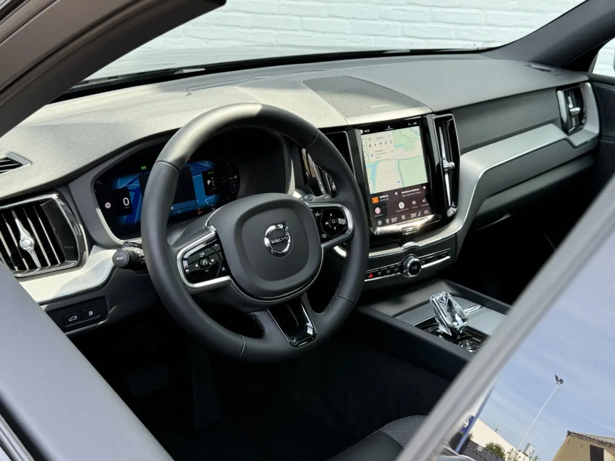 2.0 T8 Plug-in hybrid AWD Ultra Black Edition | Trekhaak | Pano | Pilot Assist | Dodehoek | 21 inch