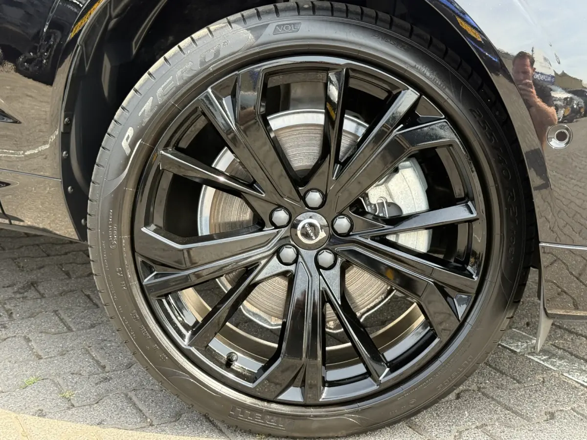 2.0 T8 Plug-in hybrid AWD Ultra Black Edition | Trekhaak | Pano | Pilot Assist | Dodehoek | 21 inch