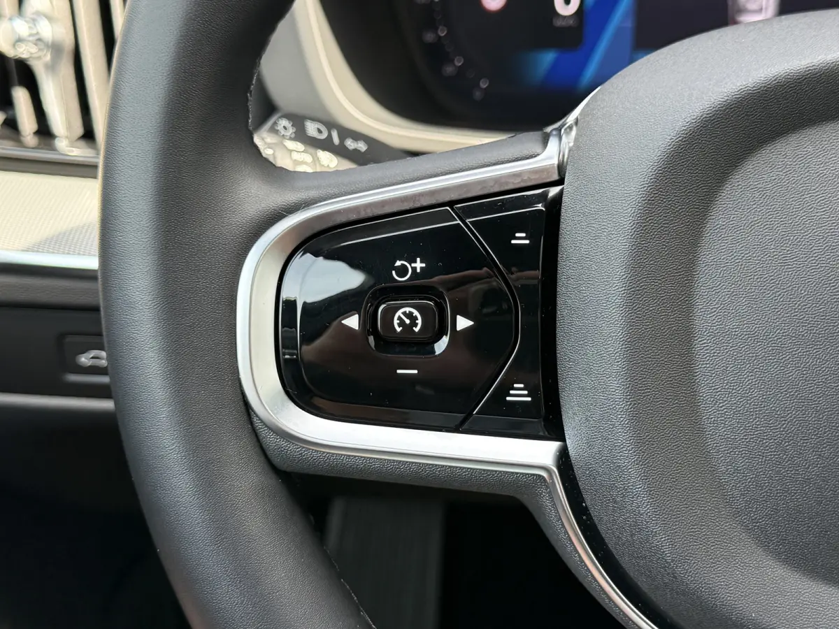 2.0 T8 Plug-in hybrid AWD Ultra Black Edition | Trekhaak | Pano | Pilot Assist | Dodehoek | 21 inch