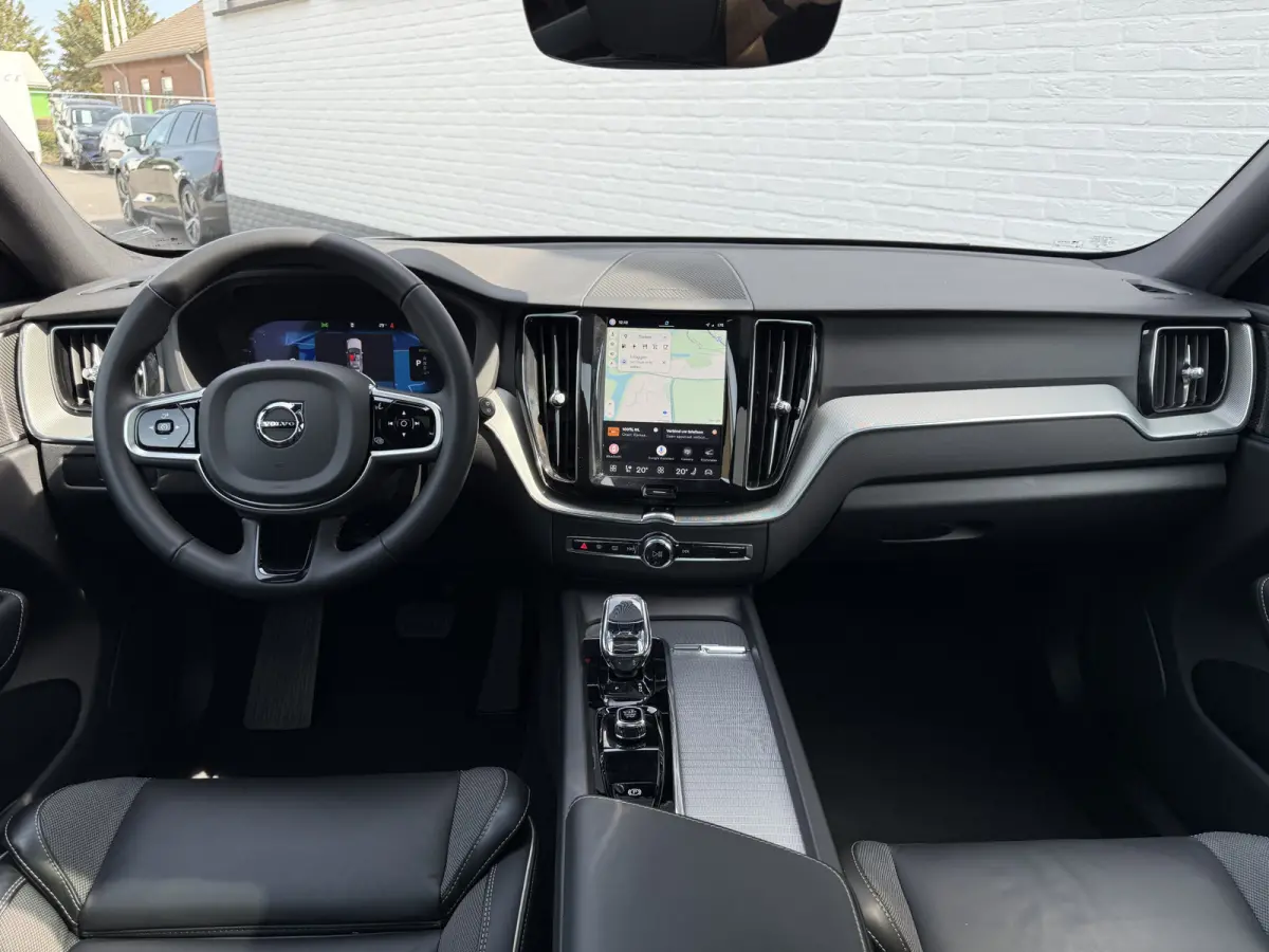 2.0 T8 Plug-in hybrid AWD Ultra Black Edition | Trekhaak | Pano | Pilot Assist | Dodehoek | 21 inch