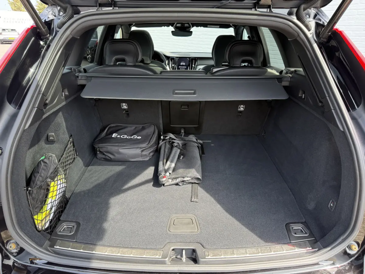 2.0 T8 Plug-in hybrid AWD Ultra Black Edition | Trekhaak | Pano | Pilot Assist | Dodehoek | 21 inch