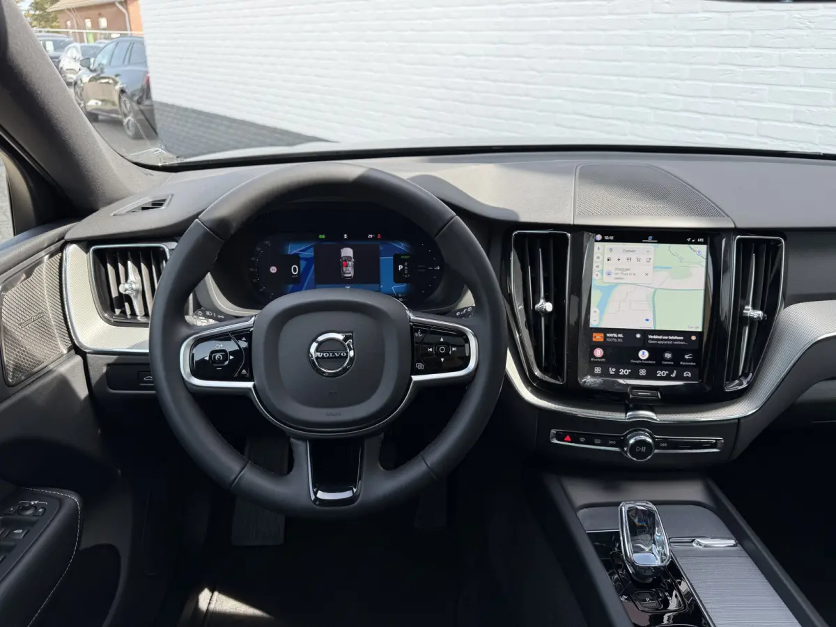 2.0 T8 Plug-in hybrid AWD Ultra Black Edition | Trekhaak | Pano | Pilot Assist | Dodehoek | 21 inch