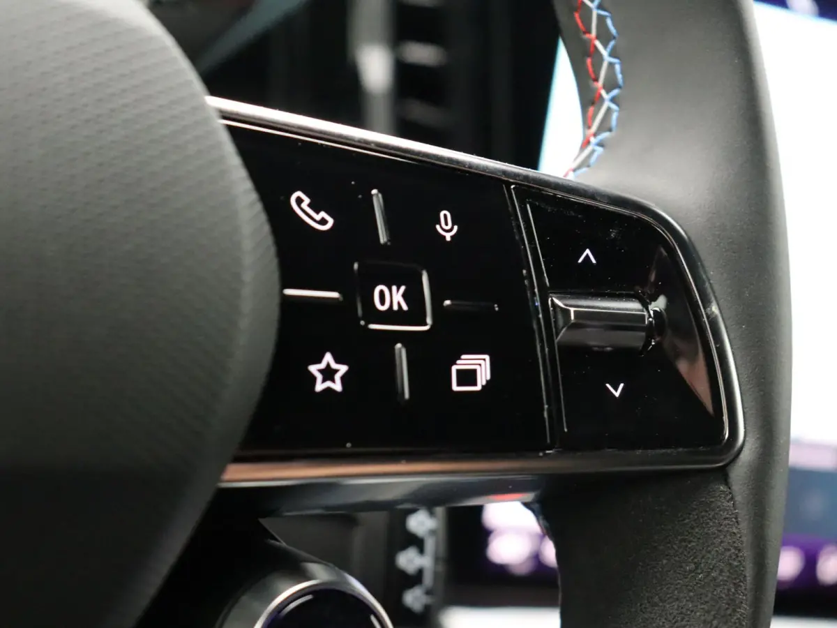 E-Tech full hybrid 200 esprit Alpine 7p. | Vijf jaar garantie | Full option | Panoramisch dak | Harman Kardon | HUD | Voorruitverwarming |