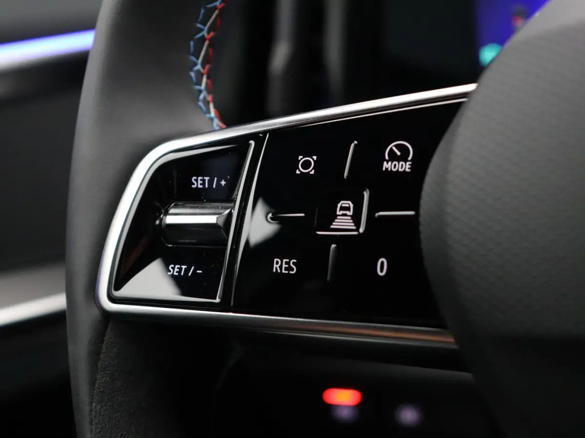 E-Tech full hybrid 200 esprit Alpine 7p. | Vijf jaar garantie | Full option | Panoramisch dak | Harman Kardon | HUD | Voorruitverwarming |