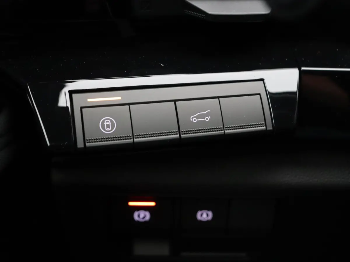 E-Tech full hybrid 200 esprit Alpine 7p. | Vijf jaar garantie | Full option | Panoramisch dak | Harman Kardon | HUD | Voorruitverwarming |