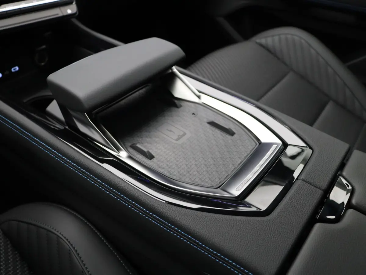 E-Tech full hybrid 200 esprit Alpine 7p. | Vijf jaar garantie | Full option | Panoramisch dak | Harman Kardon | HUD | Voorruitverwarming |