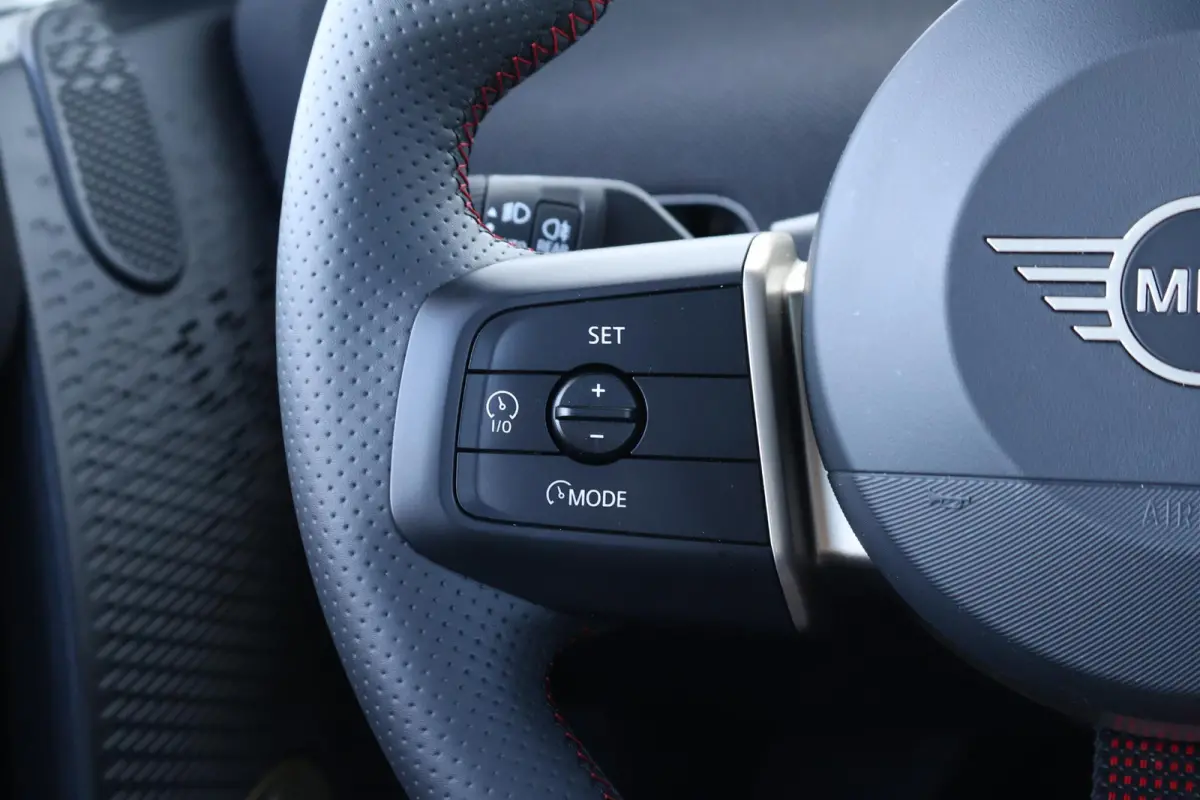 Cooper E John Cooper Works M 40.7 kWh | SoH 99% | Glazen Panoramadak | Stuur- & Stoelverwarming | Head-Up Display | Comfort Access | 18"JCW | NEXT