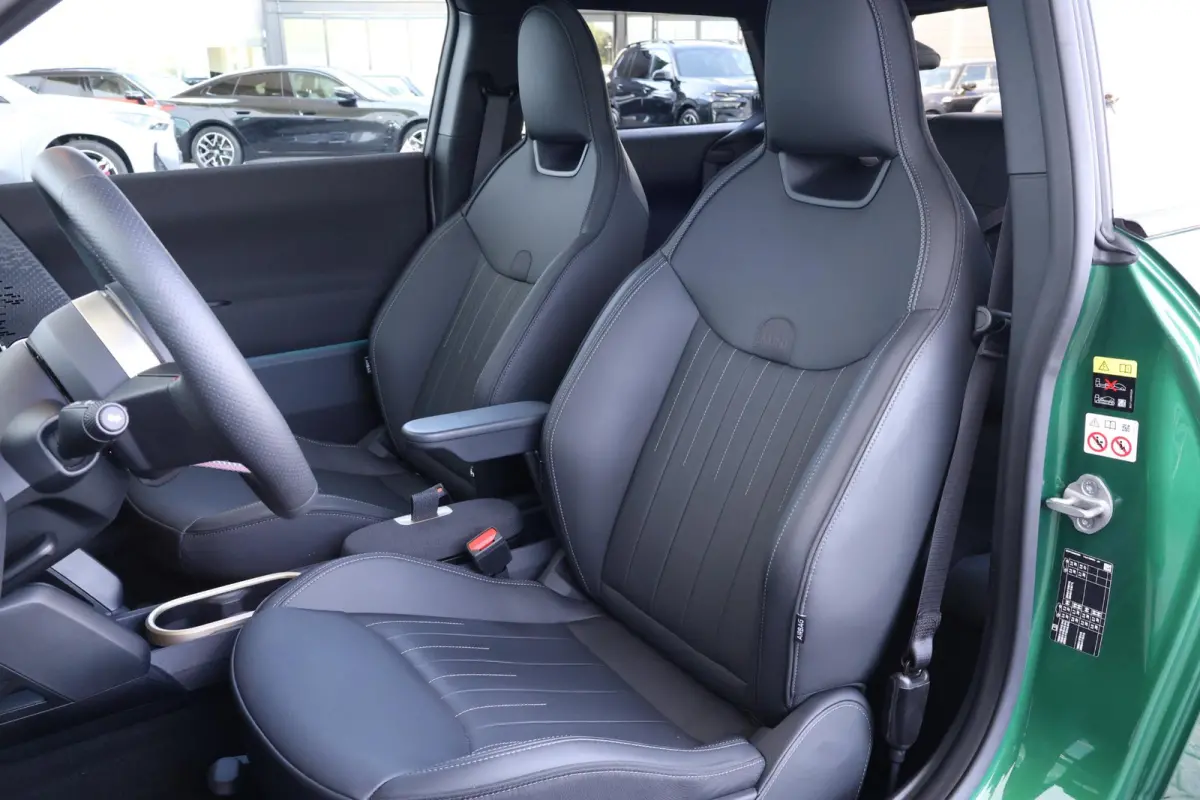 Cooper E John Cooper Works M 40.7 kWh | SoH 99% | Glazen Panoramadak | Stuur- & Stoelverwarming | Head-Up Display | Comfort Access | 18"JCW | NEXT