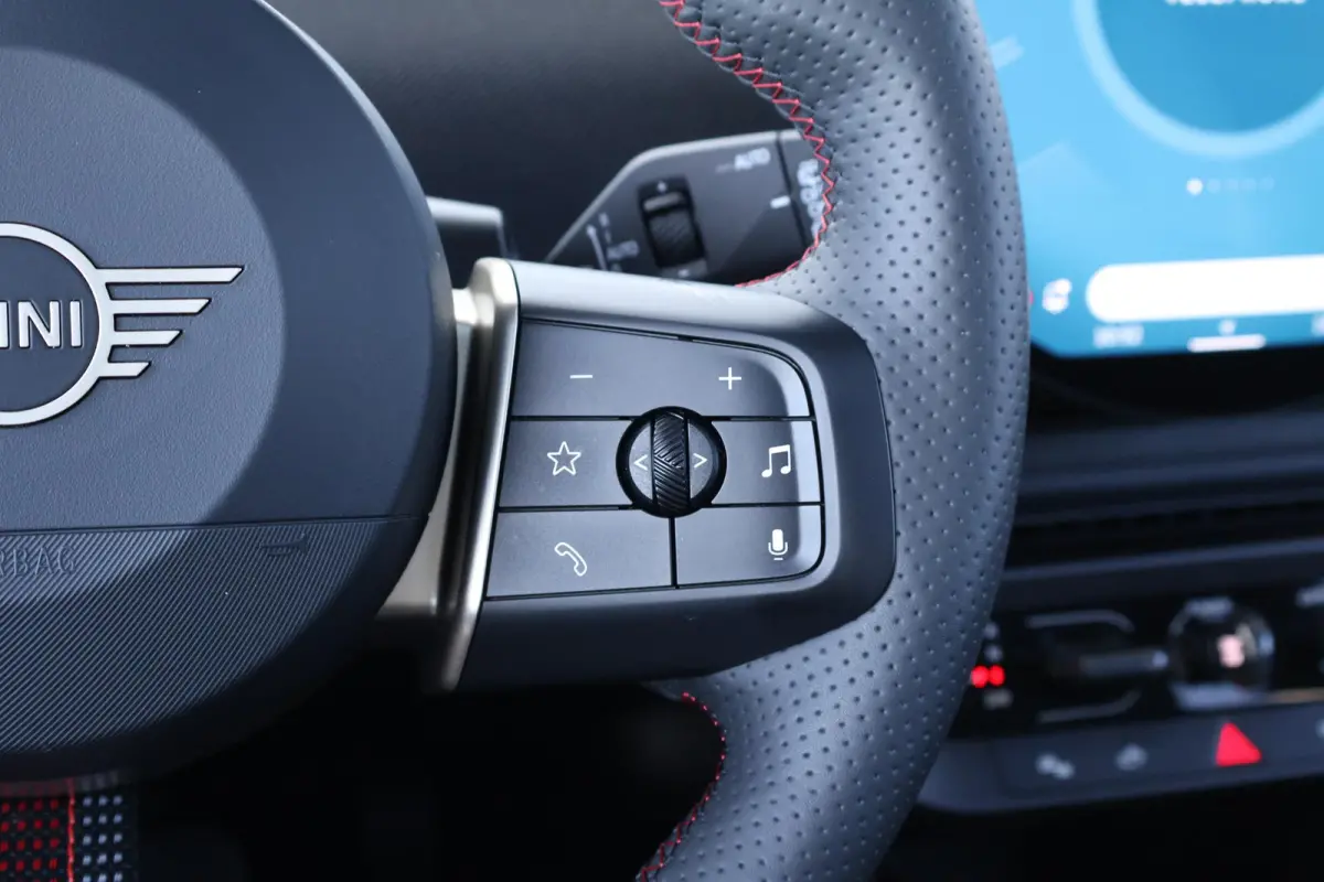 Cooper E John Cooper Works M 40.7 kWh | SoH 99% | Glazen Panoramadak | Stuur- & Stoelverwarming | Head-Up Display | Comfort Access | 18"JCW | NEXT
