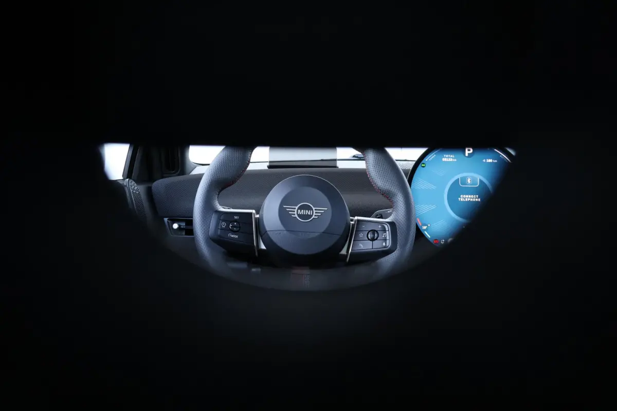 Cooper E John Cooper Works M 40.7 kWh | SoH 99% | Glazen Panoramadak | Stuur- & Stoelverwarming | Head-Up Display | Comfort Access | 18"JCW | NEXT