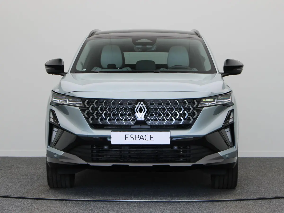 E-Tech full hybrid 200 iconic 5p. | Vijf jaar garantie | Panoramisch dak | Harman Kardon |