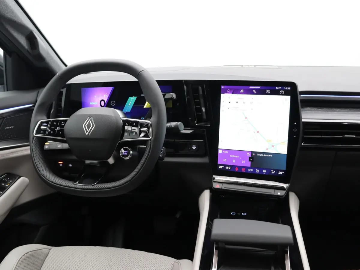 E-Tech full hybrid 200 iconic 5p. | Vijf jaar garantie | Panoramisch dak | Harman Kardon |
