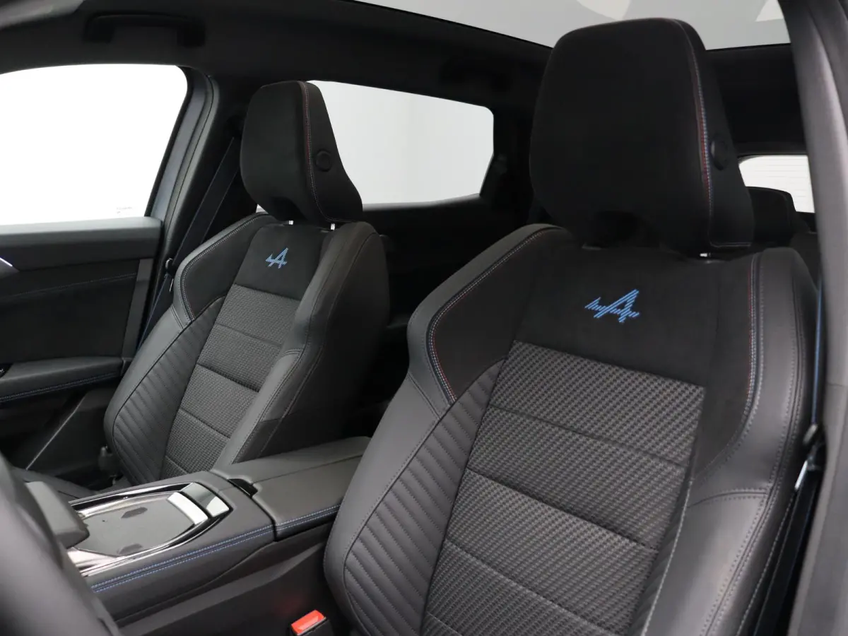E-Tech full hybrid 200 esprit Alpine 7p. | Vijf jaar garantie | Full option | Panoramisch dak | Harman Kardon | HUD | Voorruitverwarming |