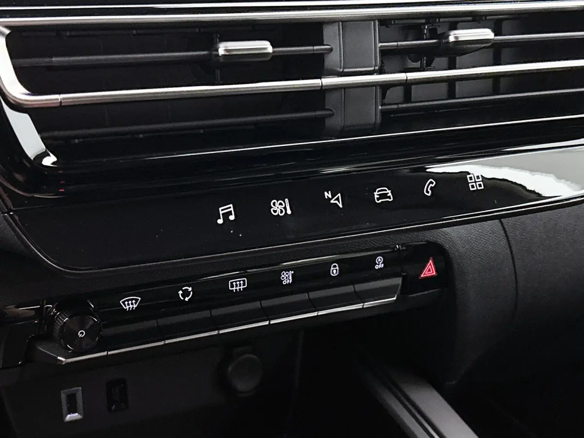 1.2 Hybrid 136 Max | Navigatie | Adaptieve Cruise Control | Achteruitrij Camera | Dodehoek Bewaking | Keyless Entry/Start | Apple Carplay/Android Auto | Climate Control |
