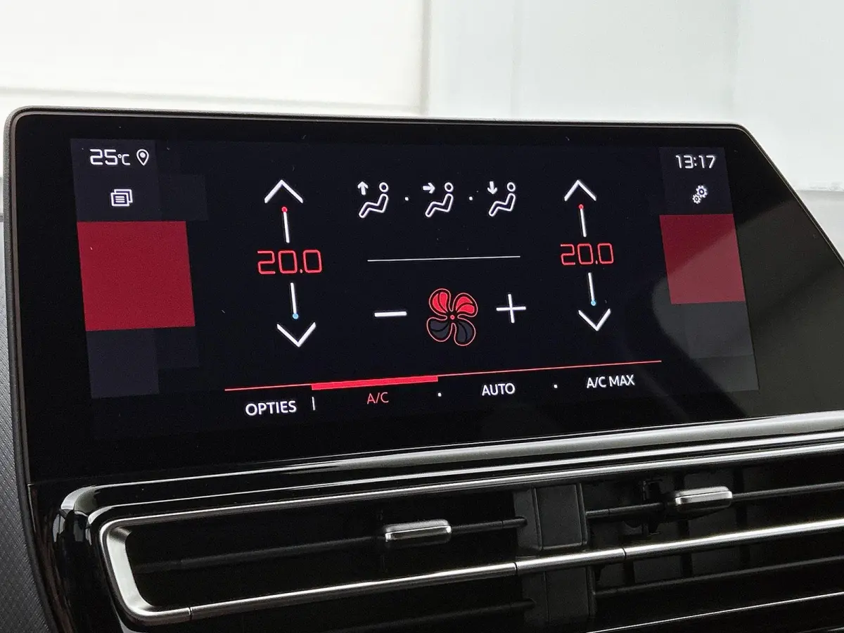 1.2 Hybrid 136 Max | Navigatie | Adaptieve Cruise Control | Achteruitrij Camera | Dodehoek Bewaking | Keyless Entry/Start | Apple Carplay/Android Auto | Climate Control |