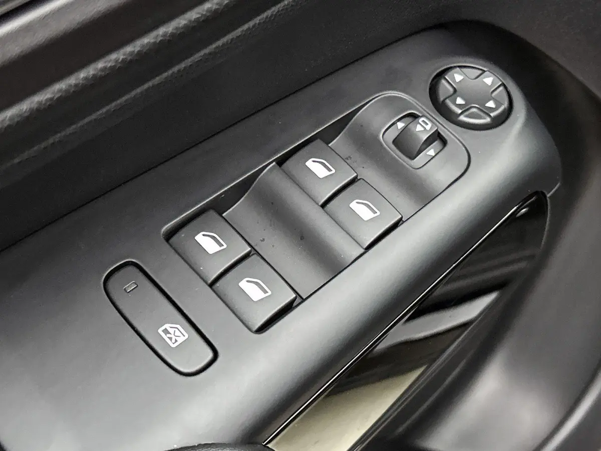 1.2 Hybrid 136 Max | Navigatie | Adaptieve Cruise Control | Achteruitrij Camera | Dodehoek Bewaking | Keyless Entry/Start | Apple Carplay/Android Auto | Climate Control |