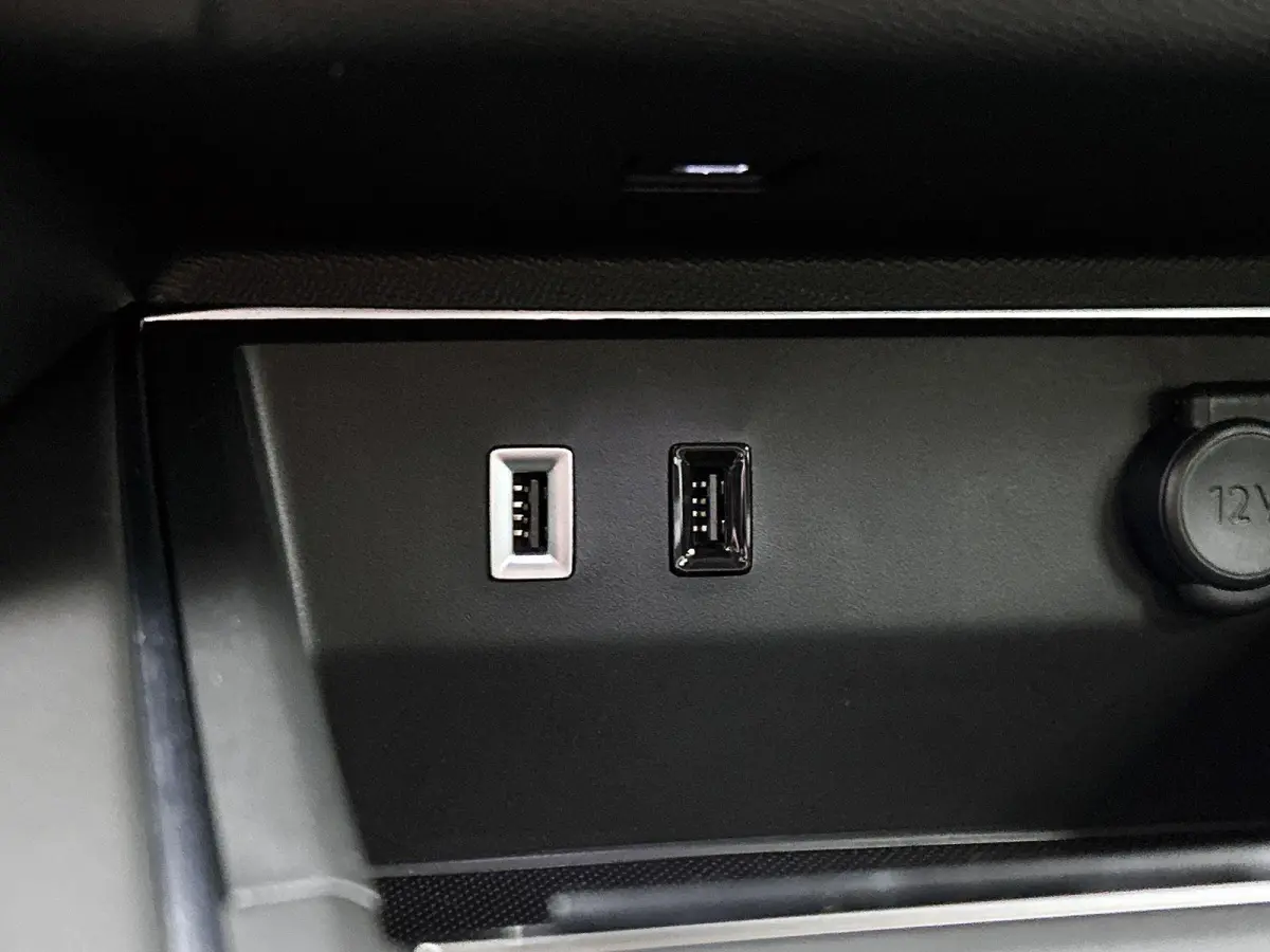 1.2 Hybrid 136 Max | Navigatie | Adaptieve Cruise Control | Achteruitrij Camera | Dodehoek Bewaking | Keyless Entry/Start | Apple Carplay/Android Auto | Climate Control |