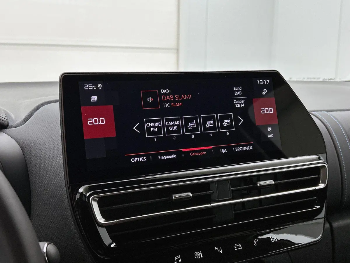 1.2 Hybrid 136 Max | Navigatie | Adaptieve Cruise Control | Achteruitrij Camera | Dodehoek Bewaking | Keyless Entry/Start | Apple Carplay/Android Auto | Climate Control |