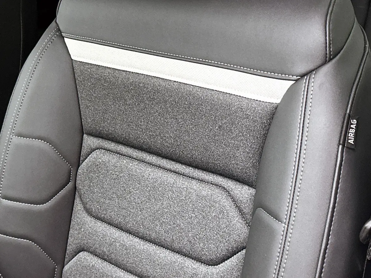 1.2 Hybrid 136 Max | Navigatie | Adaptieve Cruise Control | Achteruitrij Camera | Dodehoek Bewaking | Keyless Entry/Start | Apple Carplay/Android Auto | Climate Control |