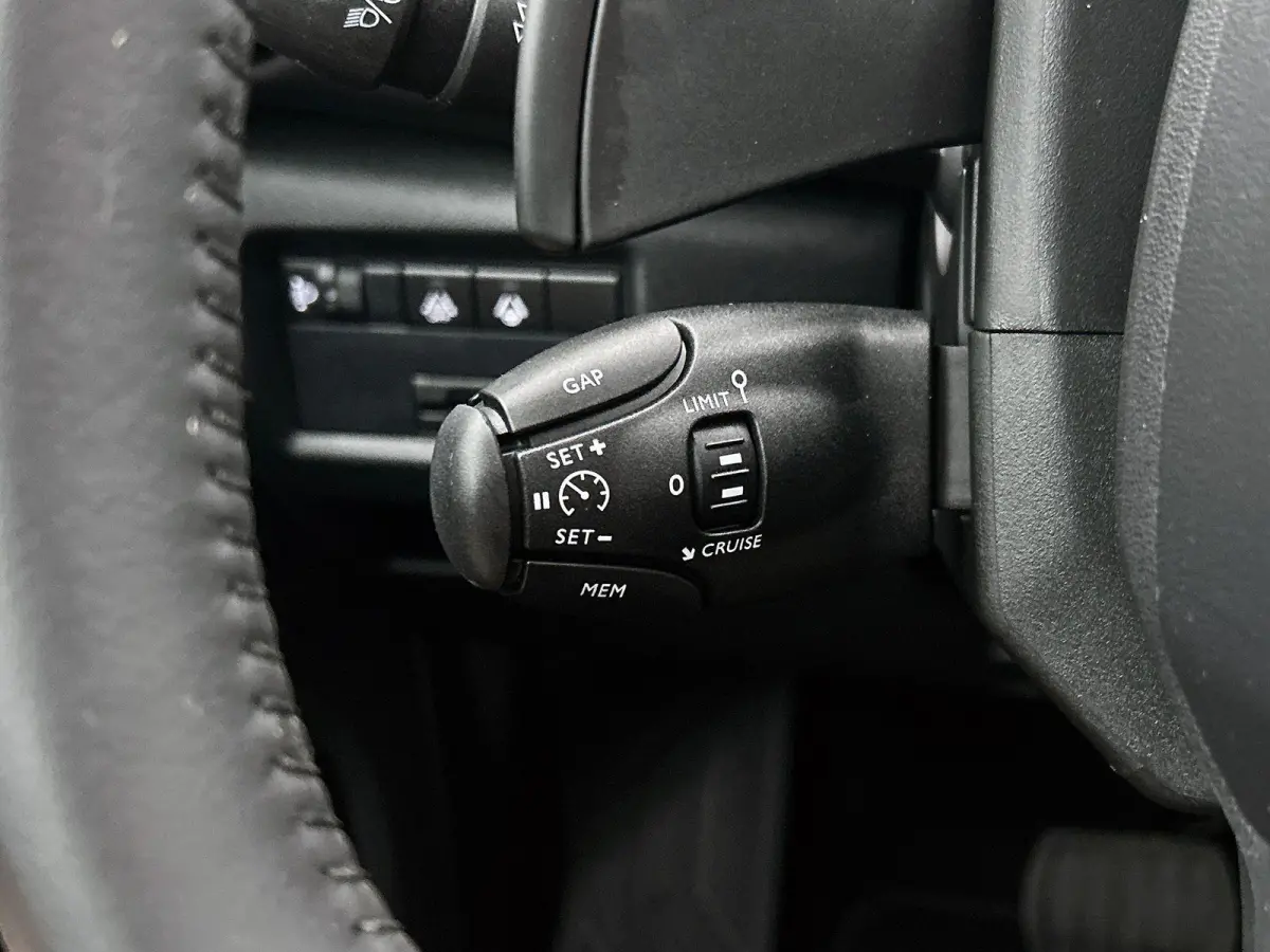 1.2 Hybrid 136 Max | Navigatie | Adaptieve Cruise Control | Achteruitrij Camera | Dodehoek Bewaking | Keyless Entry/Start | Apple Carplay/Android Auto | Climate Control |