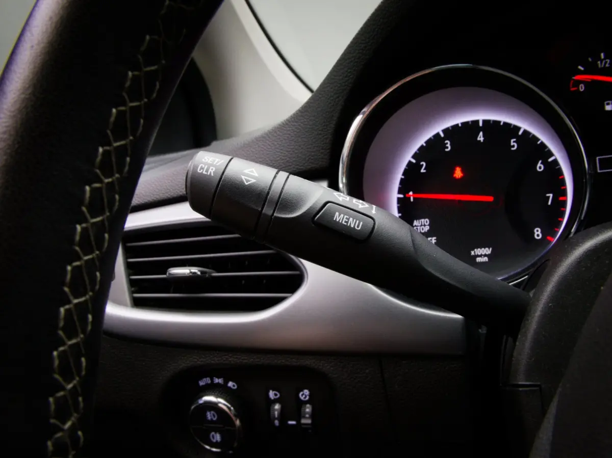 1.0 Online Edition (APPLE CARPLAY/ANDROID AUTO, CLIMATE CONTROL, CRUISE CONTROL, BLUETOOTH, NAVIGATIE)