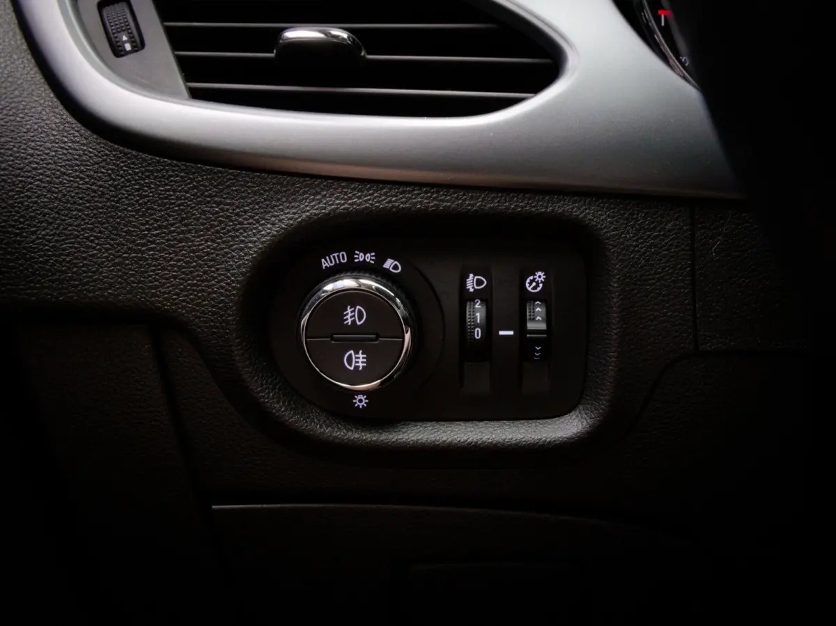 1.0 Online Edition (APPLE CARPLAY/ANDROID AUTO, CLIMATE CONTROL, CRUISE CONTROL, BLUETOOTH, NAVIGATIE)