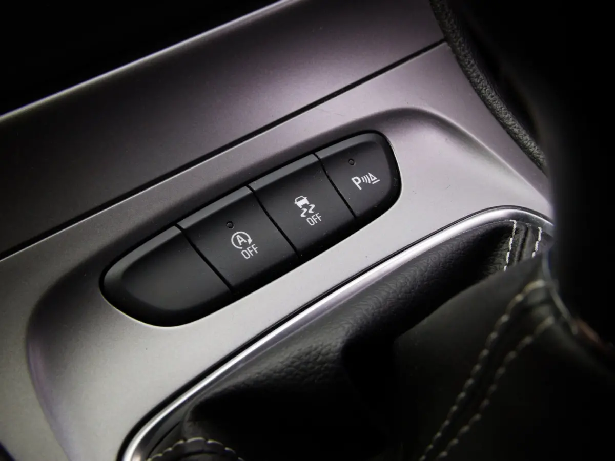 1.0 Online Edition (APPLE CARPLAY/ANDROID AUTO, CLIMATE CONTROL, CRUISE CONTROL, BLUETOOTH, NAVIGATIE)
