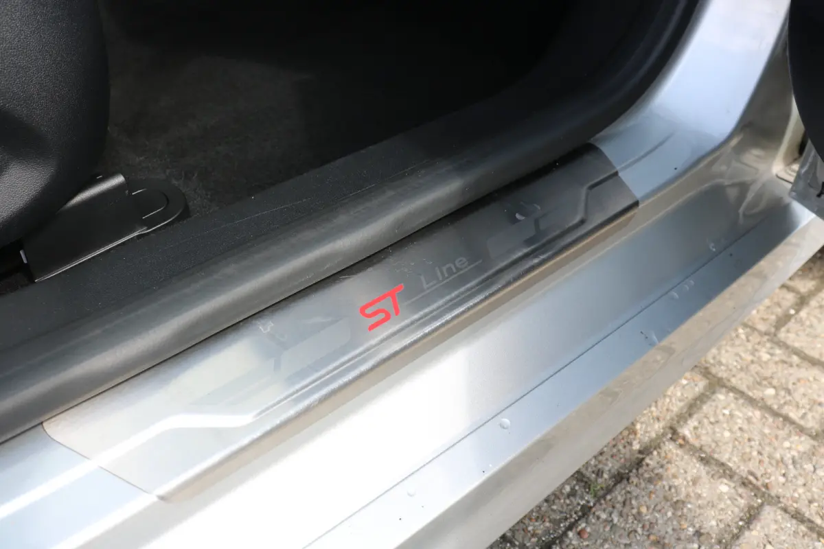 1.0 EcoBoost ST-Line AIRCO | CRUISE CONTROL | NAVI | CLIMATE | BLUETOOTH | PDC ACHTER | ALL SEASON